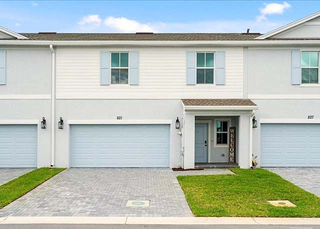 Property at 821 NE Trailside Run, Port Saint Lucie, FL 34983, 3 beds, 2.5 baths