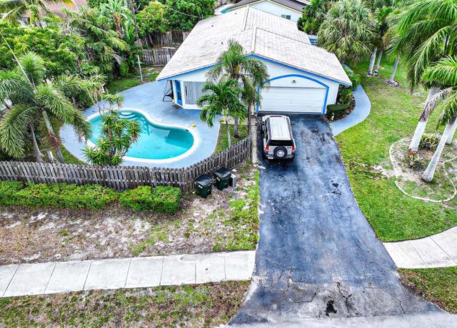 Property at 518 Linnet Cir, Delray Beach, FL 33444, 3 beds, 2 baths