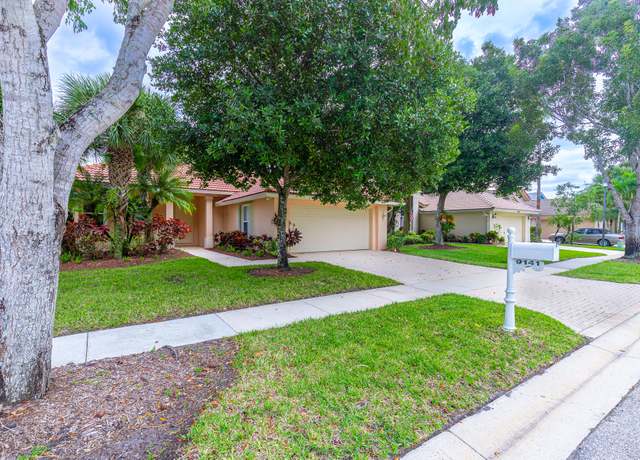 Property at 9141 Bay Harbour Cir, West Palm Beach, FL 33411, 3 beds, 2 baths