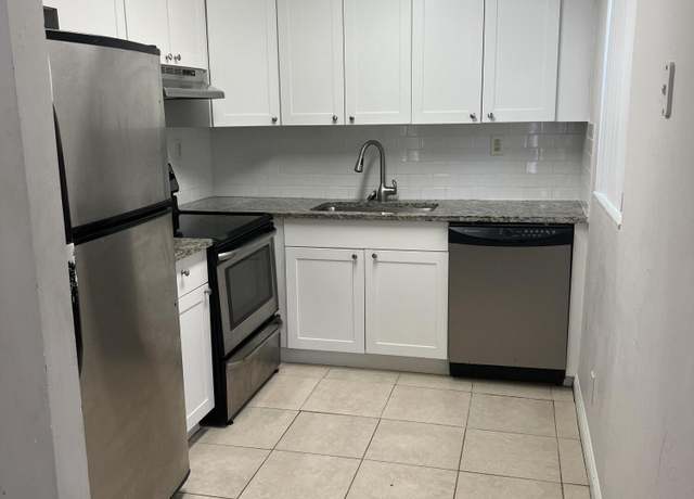 Property at 420 Meadows Cir, Boynton Beach, FL 33436, 2 beds, 2 baths