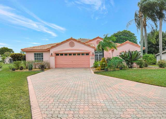 Property at 144 Egret Cir, Greenacres, FL 33413, 3 beds, 2.5 baths