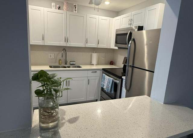 Property at 200 Village Green Cir E Unit K218, Palm Springs, FL 33461, 1 bed, 1 bath