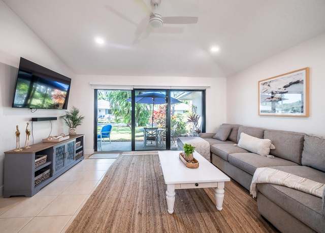 Property at 703 Club Dr, Palm Beach Gardens, FL 33418, 2 beds, 2 baths