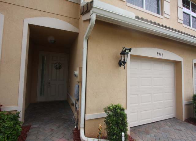 Property at 5946 Monterra Club Dr, Lake Worth, FL 33463, 3 beds, 2.5 baths