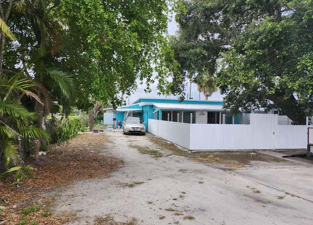 Property at 119 S Price St S, Lake Worth, FL 33461, 5 beds, 3 baths