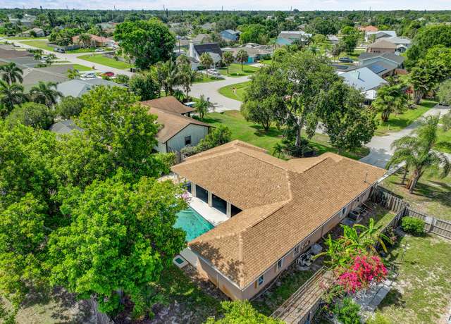 Property at 790 SE Ablett Ln, Port Saint Lucie, FL 34984, 3 beds, 3 baths