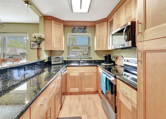 Property at 200 N High Point Blvd Unit C, Boynton Beach, FL 33435, 1 bed, 1.5 baths