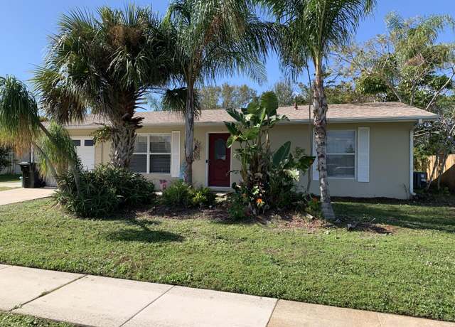 Property at 882 SW Ivanhoe Dr, Port Saint Lucie, FL 34983, 2 beds, 2 baths