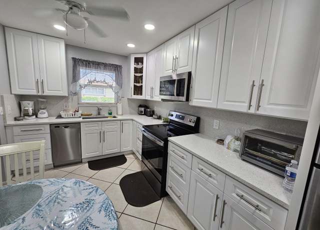 Property at 5730 Fernley Dr E #4, West Palm Beach, FL 33415, 2 beds, 2 baths