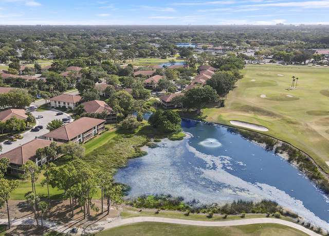 Property at 334 Brackenwood Cir, Palm Beach Gardens, FL 33418, 2 beds, 2 baths