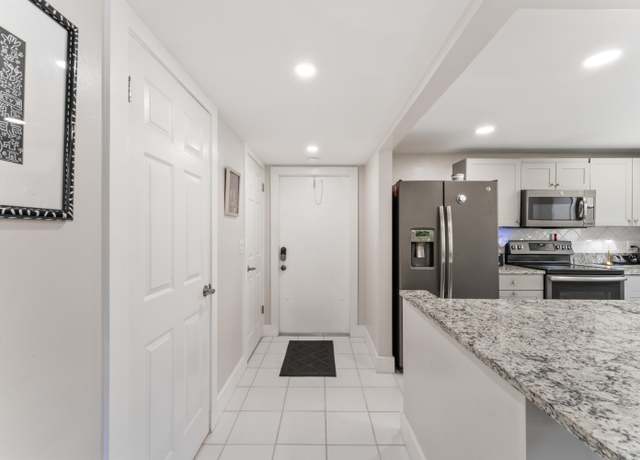 Property at 720 N Dixie Hwy #303, Lantana, FL 33462, 2 beds, 2.5 baths