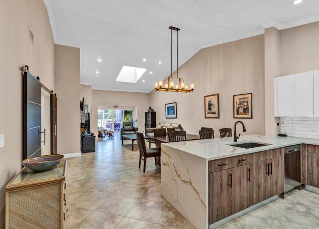 Property at 5674 Royal Lake Cir, Boynton Beach, FL 33437, 3 beds, 2 baths