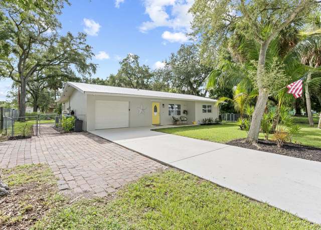 Property at 5302 Bowling Green Dr, Fort Pierce, FL 34951, 3 beds, 2 baths
