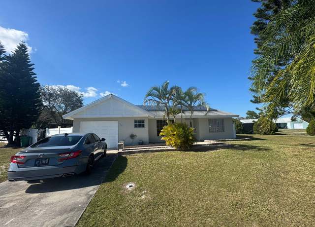 Property at 325 SW Bridgeport Dr, Port Saint Lucie, FL 34953, 4 beds, 3 baths