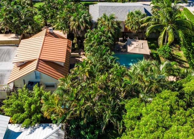 Property at 341 NE 7th Ave, Delray Beach, FL 33483, 2 beds, 2 baths