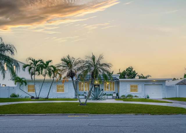 Property at 228 Santa Lucia Dr, West Palm Beach, FL 33405, 4 beds, 3 baths
