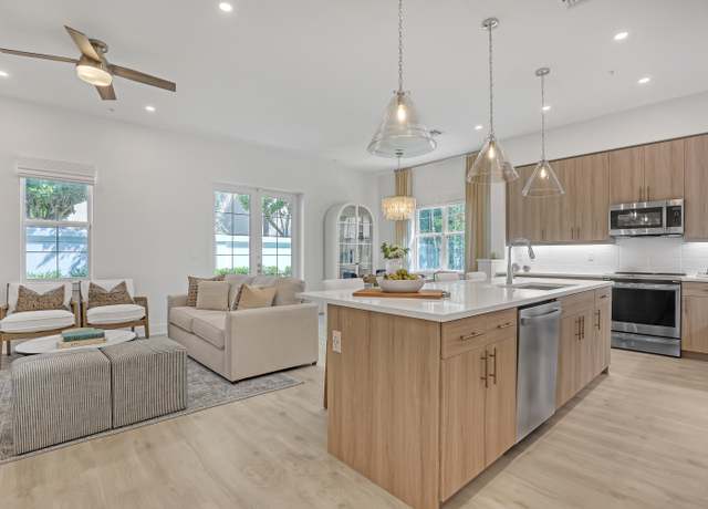 Property at 140 Water Pointe Pl #15, Jupiter, FL 33477, 3 beds, 2.5 baths