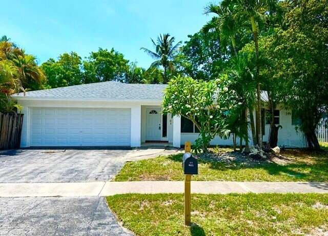 Property at 10452 Dorchester Dr, Boca Raton, FL 33428, 4 beds, 2 baths