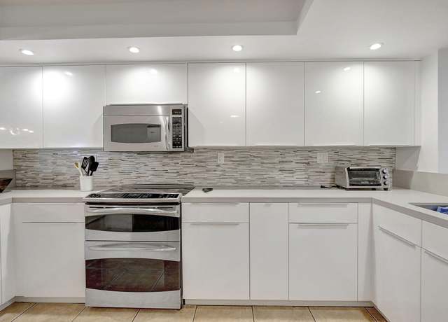 Property at 141 SW 96th Ter #302, Plantation, FL 33324, 2 beds, 2 baths