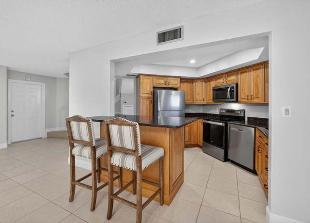 Property at 246 Seabreeze Cir, Jupiter, FL 33477, 3 beds, 2.5 baths