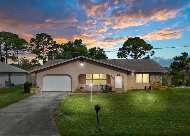 Property at 541 SE Fallon Dr, Port Saint Lucie, FL 34983, 2 beds, 2 baths