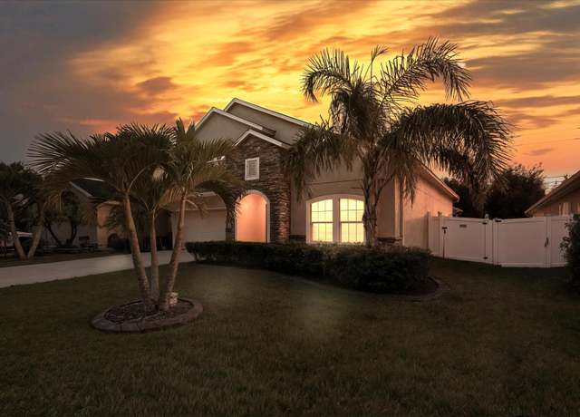 Property at 8071 Westfield Cir, Vero Beach, FL 32966, 4 beds, 2.5 baths