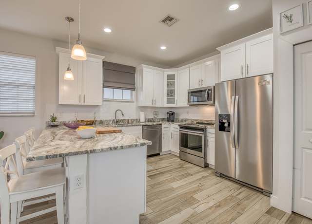Property at 405 S M St, Lake Worth Beach, FL 33460, 3 beds, 2 baths