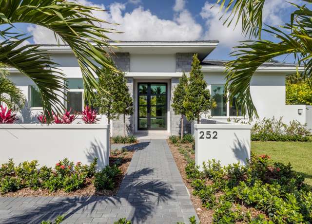 Property at 252 NE 17th St, Delray Beach, FL 33444, 4 beds, 4.5 baths