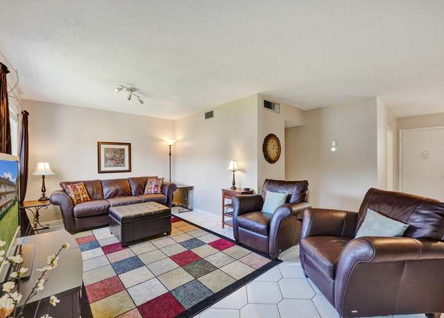 Property at 705 Lori Dr #206, Palm Springs, FL 33461, 1 bed, 1.5 baths