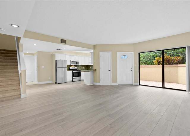 Property at 41 Uno Lago Dr, Juno Beach, FL 33408, 2 beds, 2.5 baths