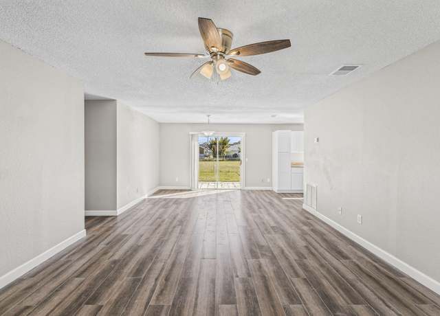 Property at 2122 SE Heathwood Cir, Port Saint Lucie, FL 34952, 3 beds, 2 baths