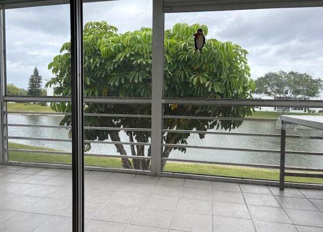 Property at 207 Wellington A #207, West Palm Beach, FL 33417, 1 bed, 1.5 baths