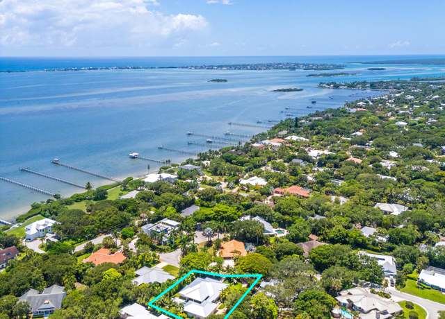 Property at 104 Hillcrest Dr, Sewalls Point, FL 34996, 4 beds, 3.5 baths