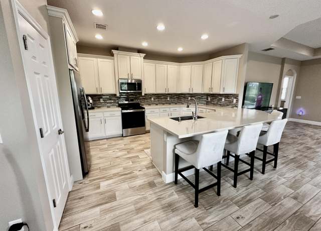Property at 10947 SW Winding Lakes Cir, Port Saint Lucie, FL 34987, 2 beds, 2 baths