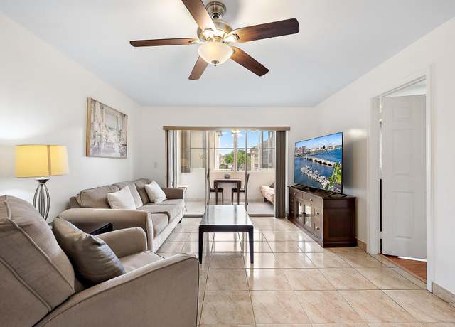 Property at 701 Lori Dr #206, Palm Springs, FL 33461, 1 bed, 1.5 baths