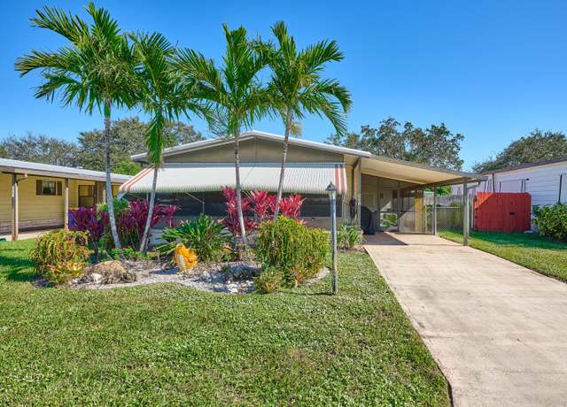 Property at 8001 SE Shenandoah Dr, Hobe Sound, FL 33455, 2 beds, 2 baths