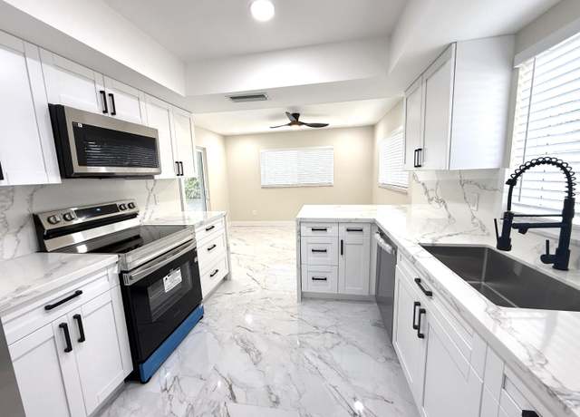 Property at 9004 SW 6th St, Boca Raton, FL 33433, 3 beds, 2 baths