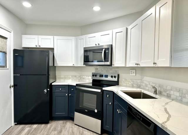 Property at 6 Greenway Vlg N #212, Royal Palm Beach, FL 33411, 1 bed, 1.5 baths