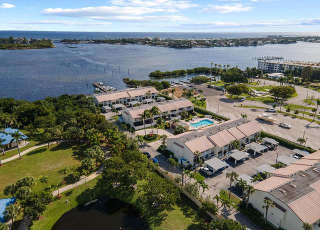 Property at 700 NE 20th Ln, Boynton Beach, FL 33435, 2 beds, 3.5 baths