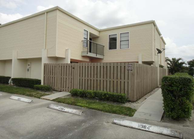 Property at 11986 Shakerwood Ln, Wellington, FL 33414, 3 beds, 2.5 baths