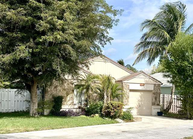 Property at 11 Mayfield Way, Boynton Beach, FL 33426, 3 beds, 2 baths