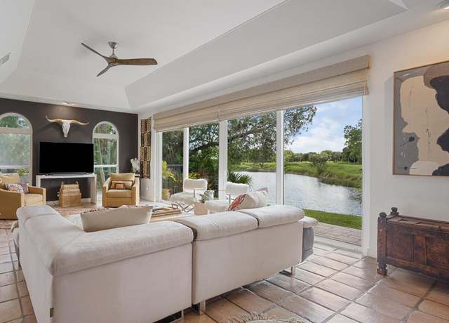Property at 11813 Pebblewood Dr, Wellington, FL 33414, 4 beds, 4 baths