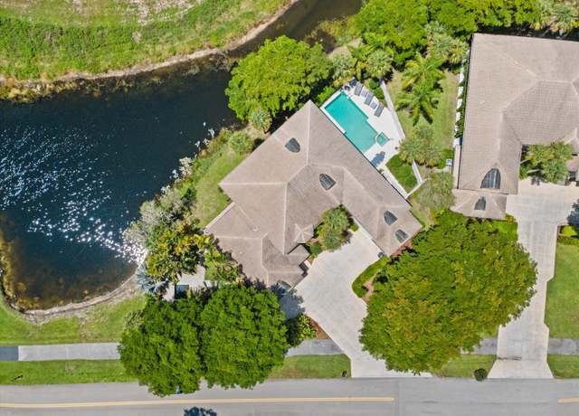 Property at 11813 Pebblewood Dr, Wellington, FL 33414, 4 beds, 4 baths