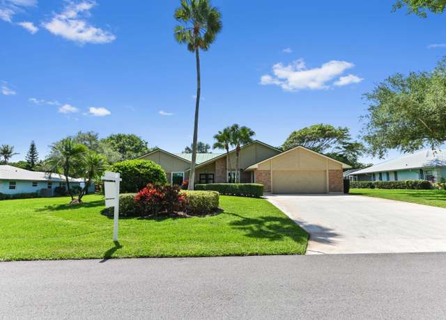 Property at 8222 SE Royal St, Hobe Sound, FL 33455, 5 beds, 2.5 baths