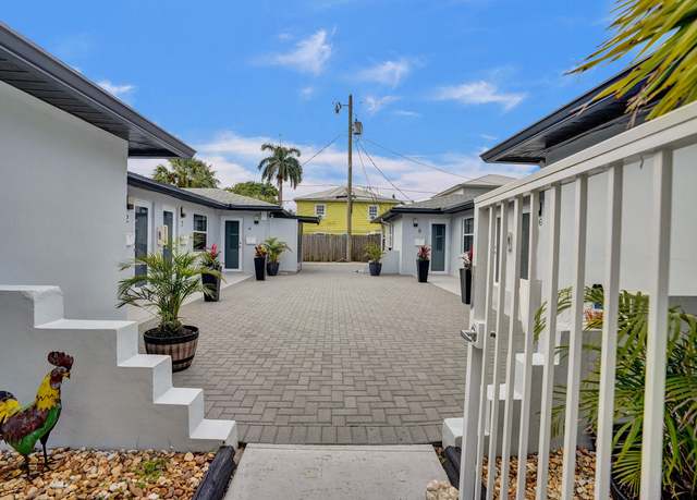 Property at 220 Walton Blvd, West Palm Beach, FL 33405, 1 bed, 2 baths