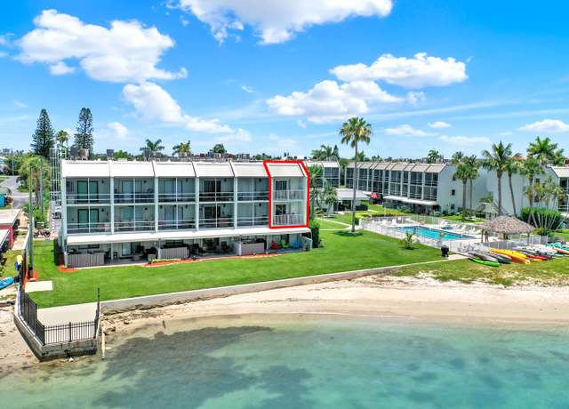 Property at 1300 Seaway Dr Unit E4, Fort Pierce, FL 34949, 2 beds, 2.5 baths