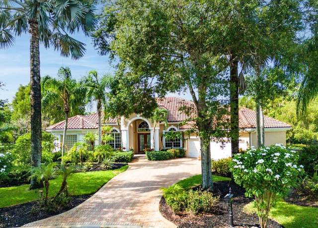 Property at 911 Forest Glen Ln, Wellington, FL 33414, 5 beds, 3 baths