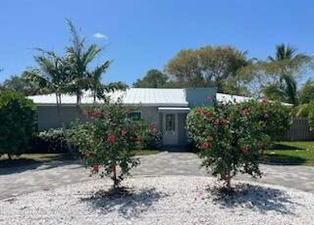Property at 206 SE Balboa Ave, Stuart, FL 34994, 2 beds, 2 baths