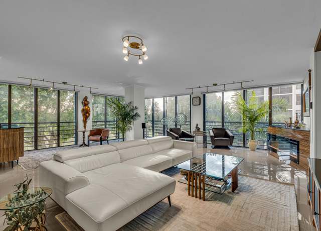 Property at 7572 Regency Lake Dr #402, Boca Raton, FL 33433, 3 beds, 2.5 baths