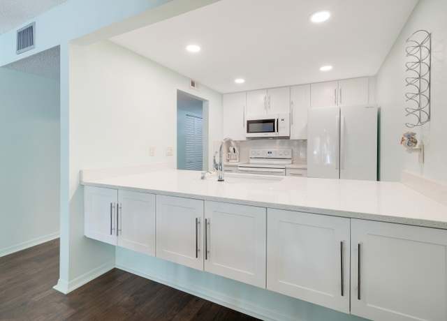 Property at 835 18th St #104, Vero Beach, FL 32960, 2 beds, 2 baths